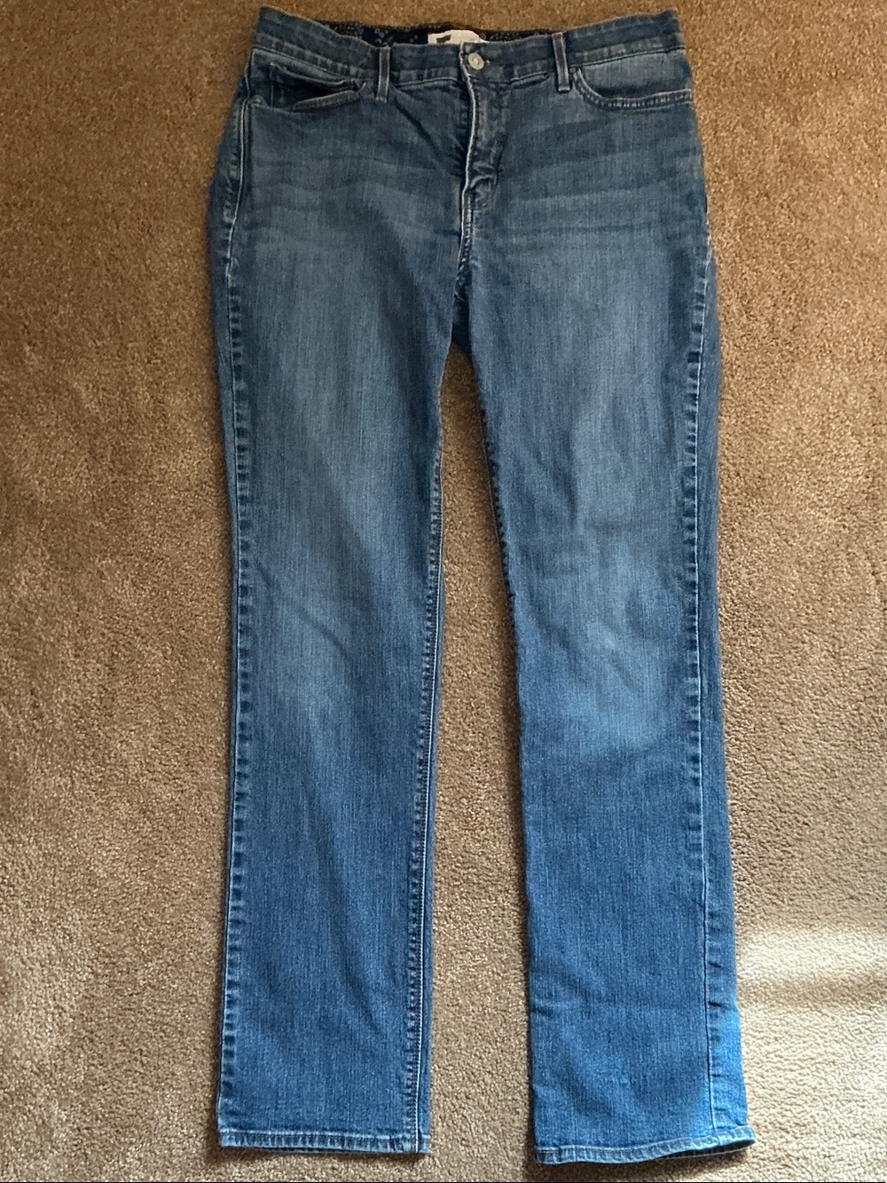 Levi's Women's Straight-Leg Jeans in Medium Blue Wash